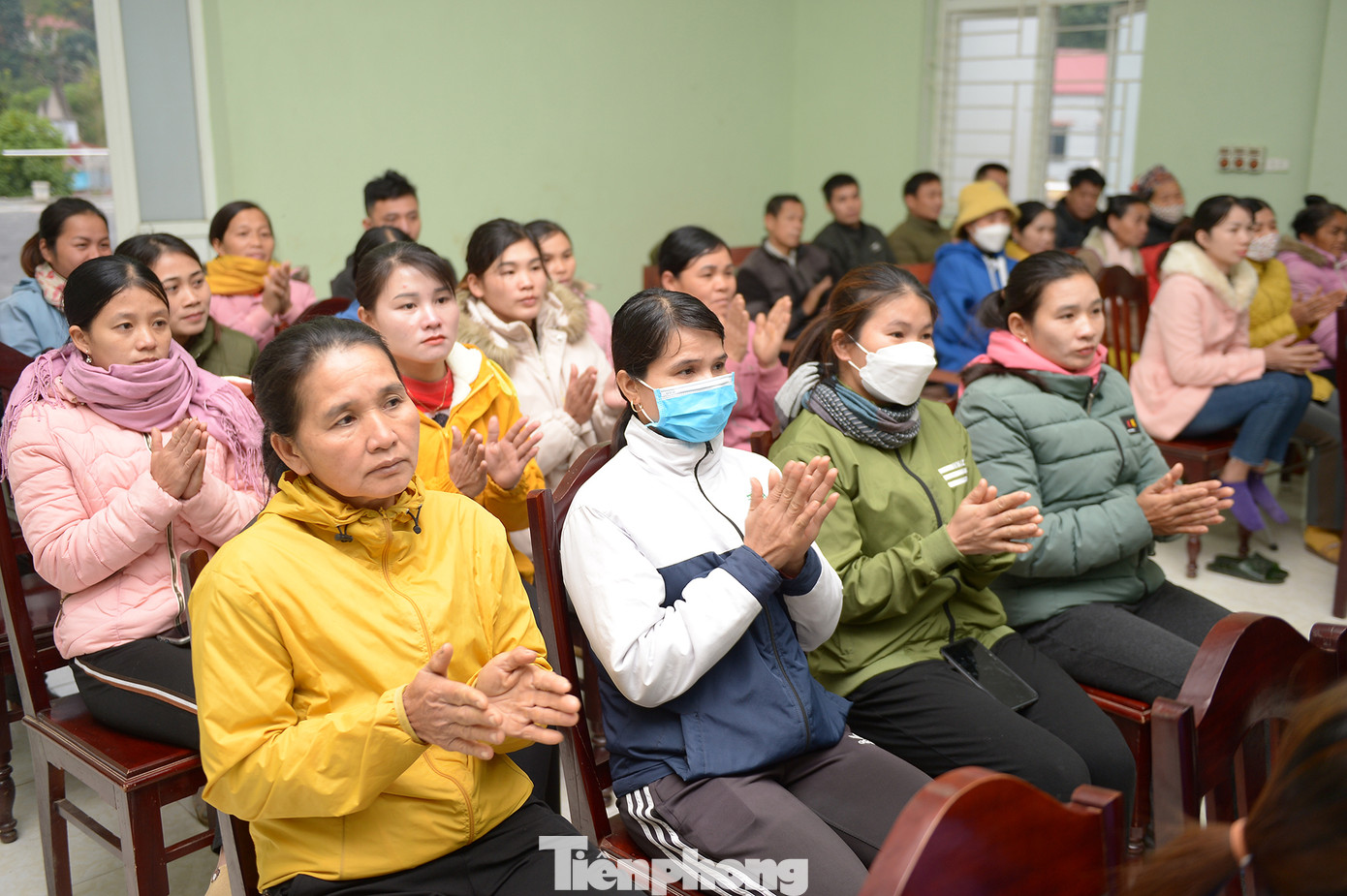 Dịp này, 300 suất quà đã được trao đến đồng bào xã Trung Tiến và thị trấn Sơn Lư.