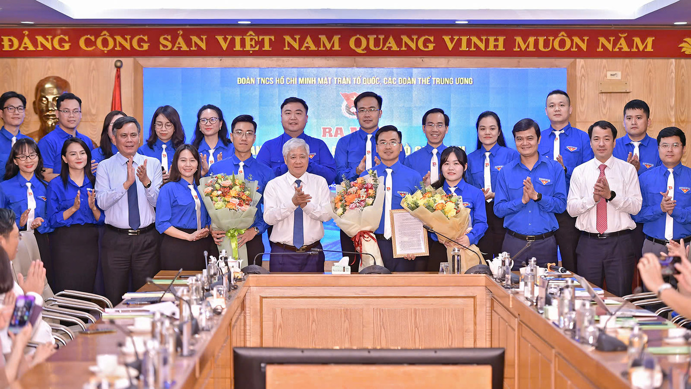 Thành lập Đoàn Thanh niên Mặt trận Tổ quốc, các đoàn thể Trung ương, với hơn 12.000 đoàn viên. Thành lập Đoàn Thanh niên Mặt trận Tổ quốc, các đoàn thể Trung ương, với hơn 12.000 đoàn viên.