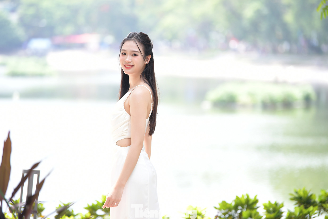 Cô là sinh viên Đại học Thương Mại Hà Nội, từng được vinh danh là một trong những sinh viên tiêu biểu của khoa Luật và lọt vào top 10 cuộc thi Miss&Mister TMU 2024. Cô là sinh viên Đại học Thương Mại Hà Nội, từng được vinh danh là một trong những sinh viên tiêu biểu của khoa Luật và lọt vào top 10 cuộc thi Miss&Mister TMU 2024.