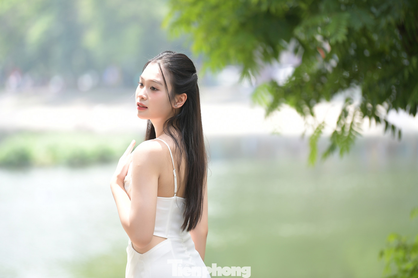 Khánh Linh cho biết cô cảm thấy vui và tự hào khi được xướng tên vào top 25. “Tôi vui vì luôn có gia đình, bạn bè và khán giả ủng hộ. Tôi cố gắng mỗi ngày để chạm tới giấc mơ Hoa hậu Việt Nam và tự hào khi đạt được từng cột mốc quan trọng trong hành trình này”, Khánh Linh nói. Khánh Linh cho biết cô cảm thấy vui và tự hào khi được xướng tên vào top 25. “Tôi vui vì luôn có gia đình, bạn bè và khán giả ủng hộ. Tôi cố gắng mỗi ngày để chạm tới giấc mơ Hoa hậu Việt Nam và tự hào khi đạt được từng cột mốc quan trọng trong hành trình này”, Khánh Linh nói.