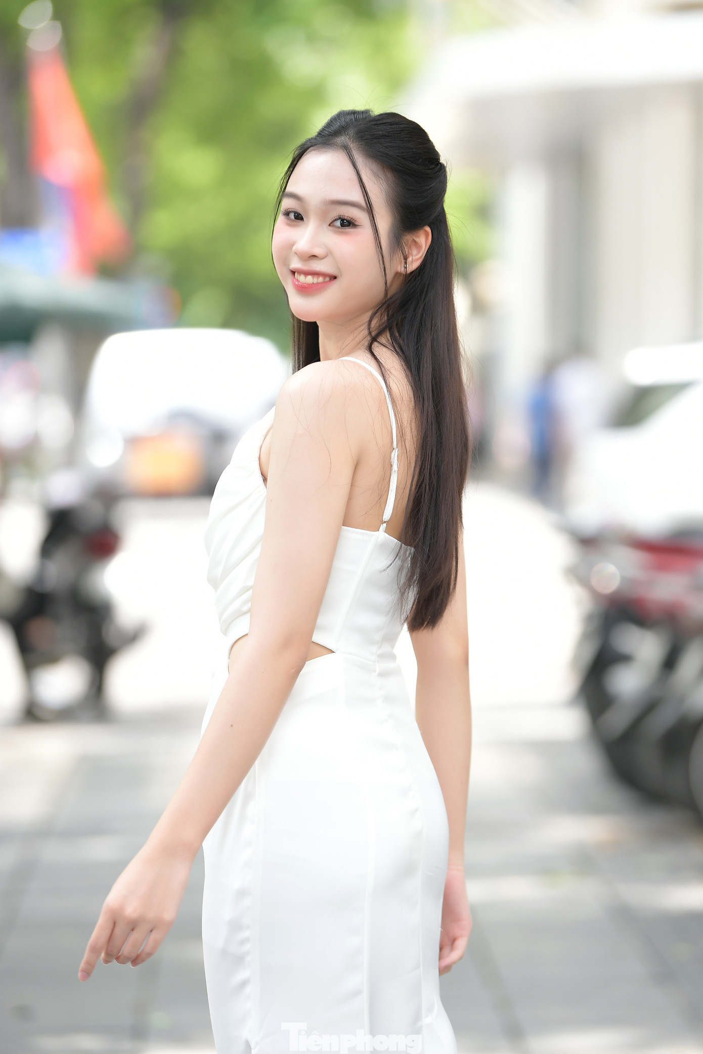 Nói về sự trưởng thành trong cuộc thi, Khánh Linh cho biết cô đã cải thiện nhiều về kỹ năng trình diễn sân khấu, cách giao tiếp và kiểm soát cảm xúc. Trước đó, Khánh Linh rơi vào trạng thái lo sợ mỗi lần bước lên sân khấu, không thể làm chủ sân khấu. Nhờ có sự hướng dẫn từ ê-kíp Hoa hậu Việt Nam, cô dần tự tin và có những phút giây toả sáng. Nói về sự trưởng thành trong cuộc thi, Khánh Linh cho biết cô đã cải thiện nhiều về kỹ năng trình diễn sân khấu, cách giao tiếp và kiểm soát cảm xúc. Trước đó, Khánh Linh rơi vào trạng thái lo sợ mỗi lần bước lên sân khấu, không thể làm chủ sân khấu. Nhờ có sự hướng dẫn từ ê-kíp Hoa hậu Việt Nam, cô dần tự tin và có những phút giây toả sáng.