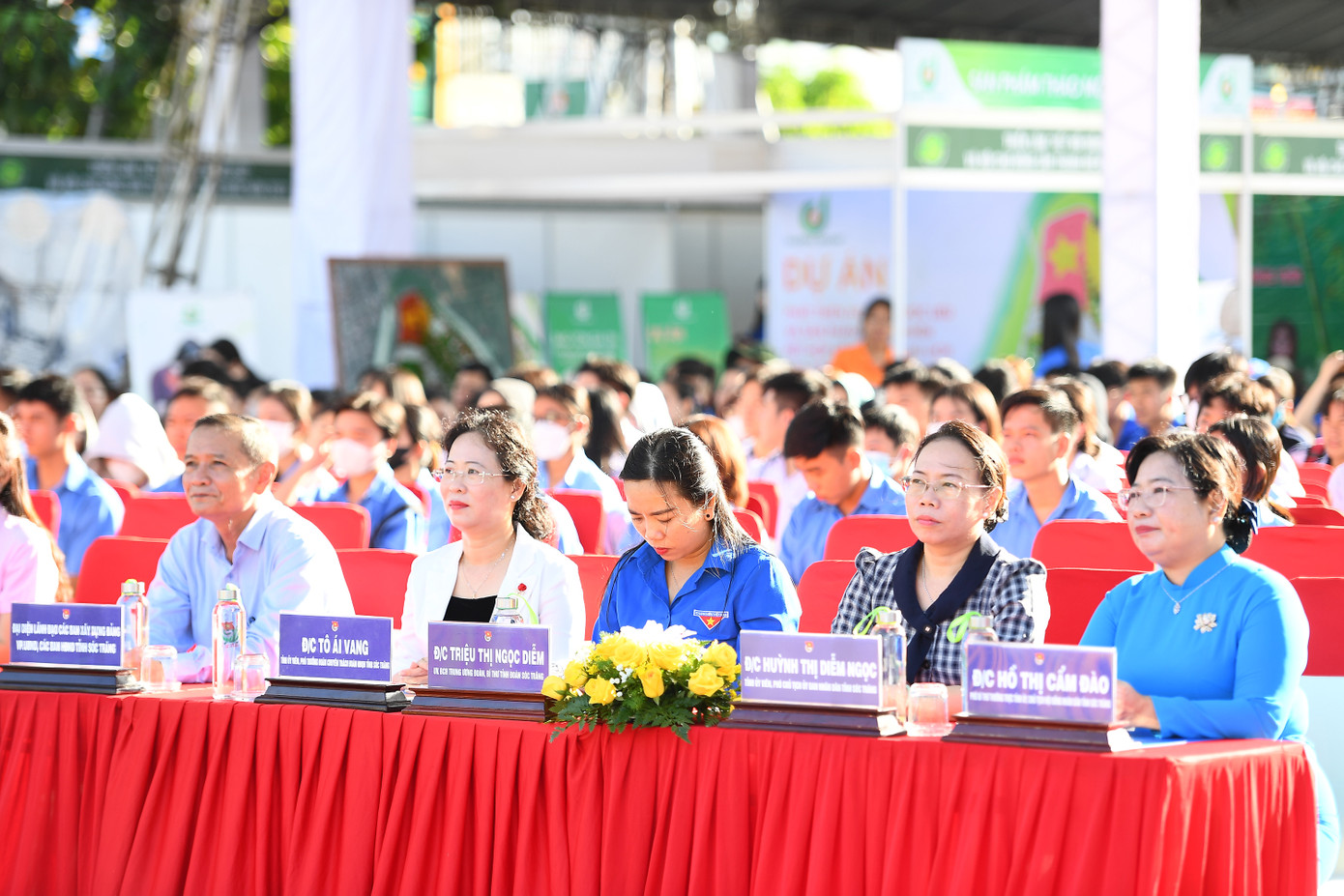 Các đại biểu tham dự chương trình.