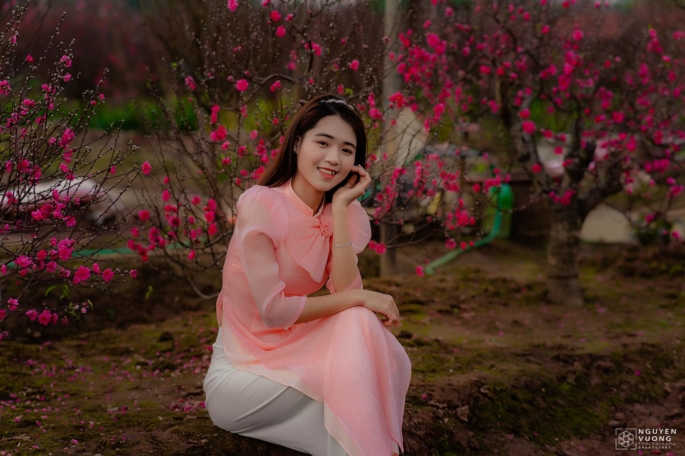 Bạn Lệ Chi, tranh thủ đến chụp bộ ảnh kỷ niệm nhân dịp cuối năm. Ảnh: NGUYỄN VƯƠNG