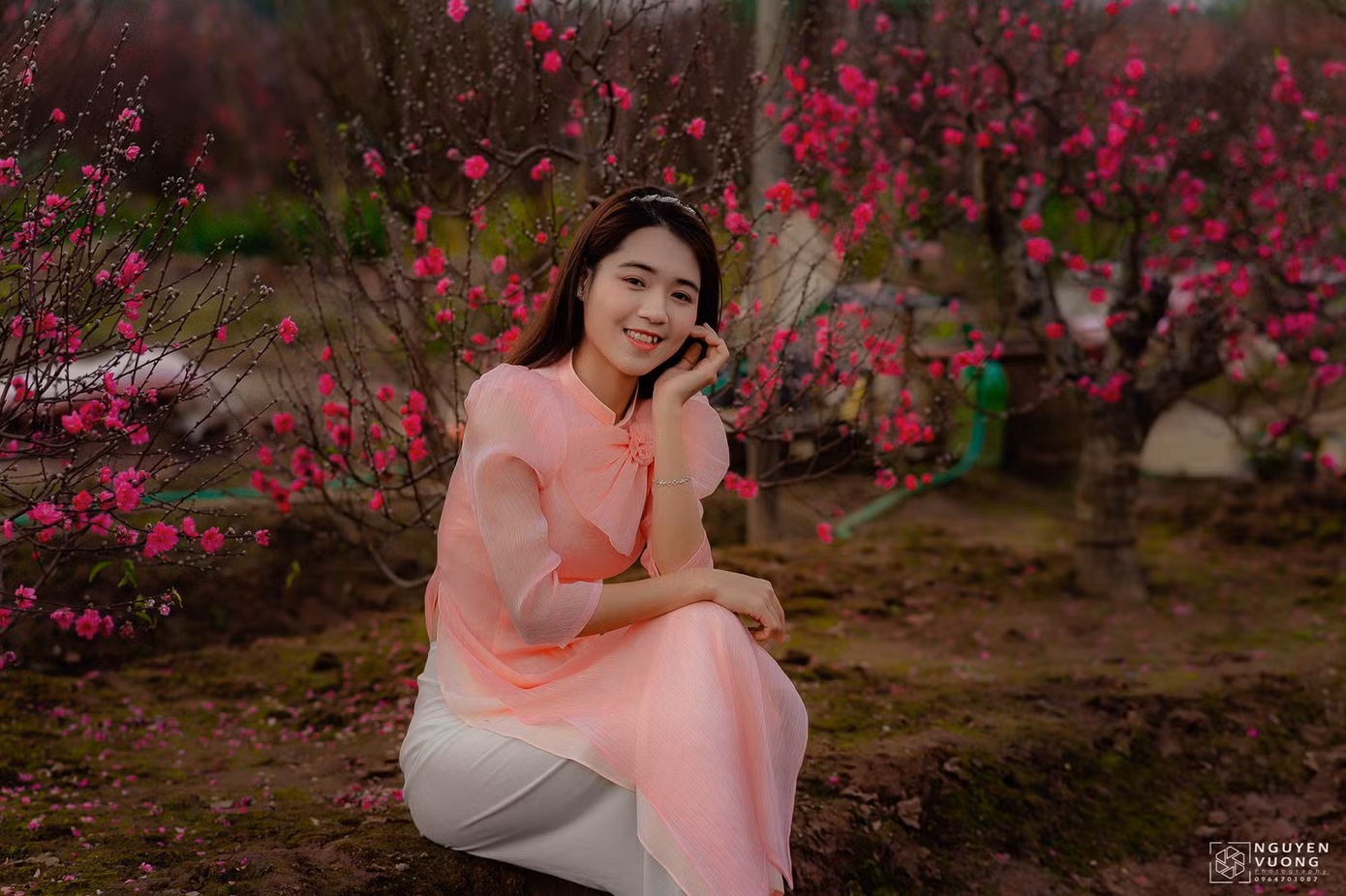 Bạn Lệ Chi, tranh thủ đến chụp bộ ảnh kỷ niệm nhân dịp cuối năm. Ảnh: NGUYỄN VƯƠNG