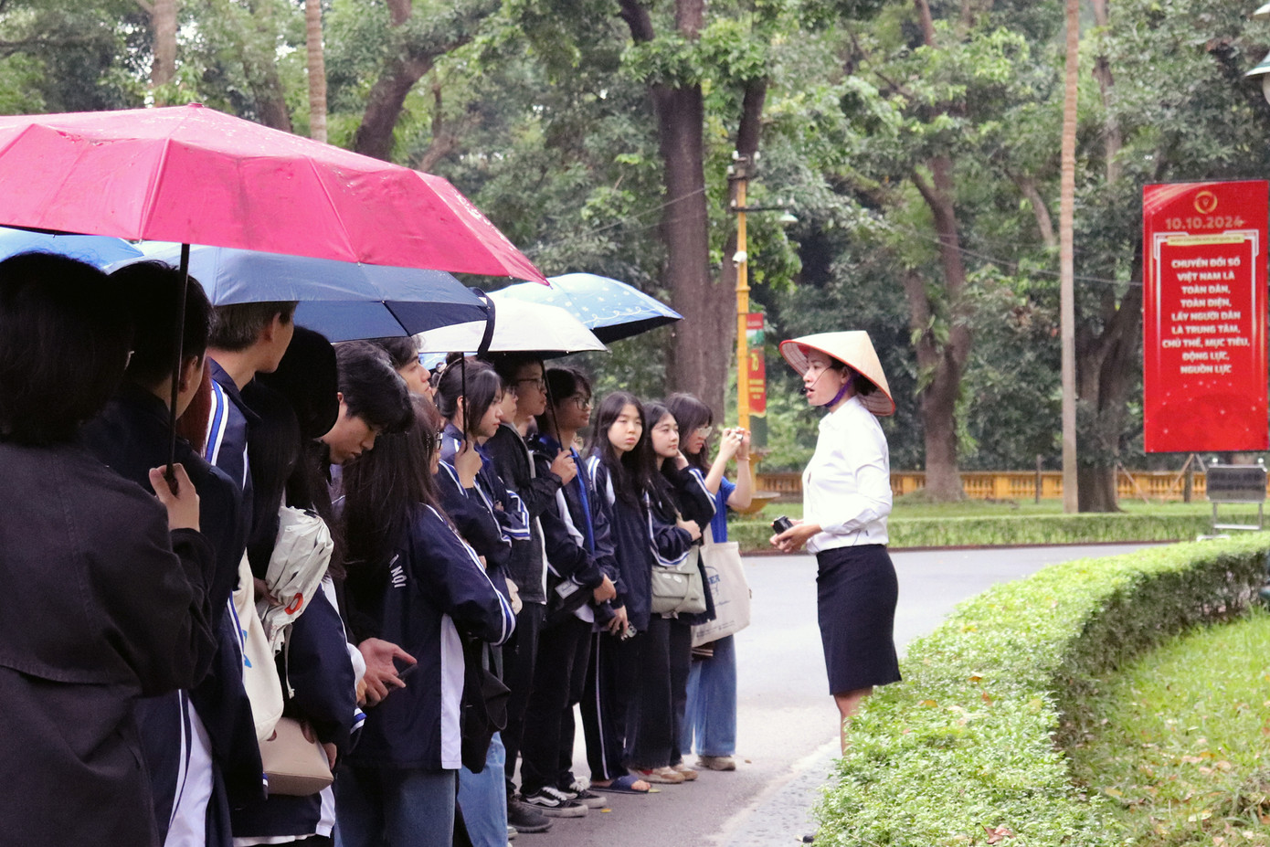 Sinh viên tìm hiểu sâu sắc về cuộc đời và sự nghiệp của Bác Hồ tại chương trình.