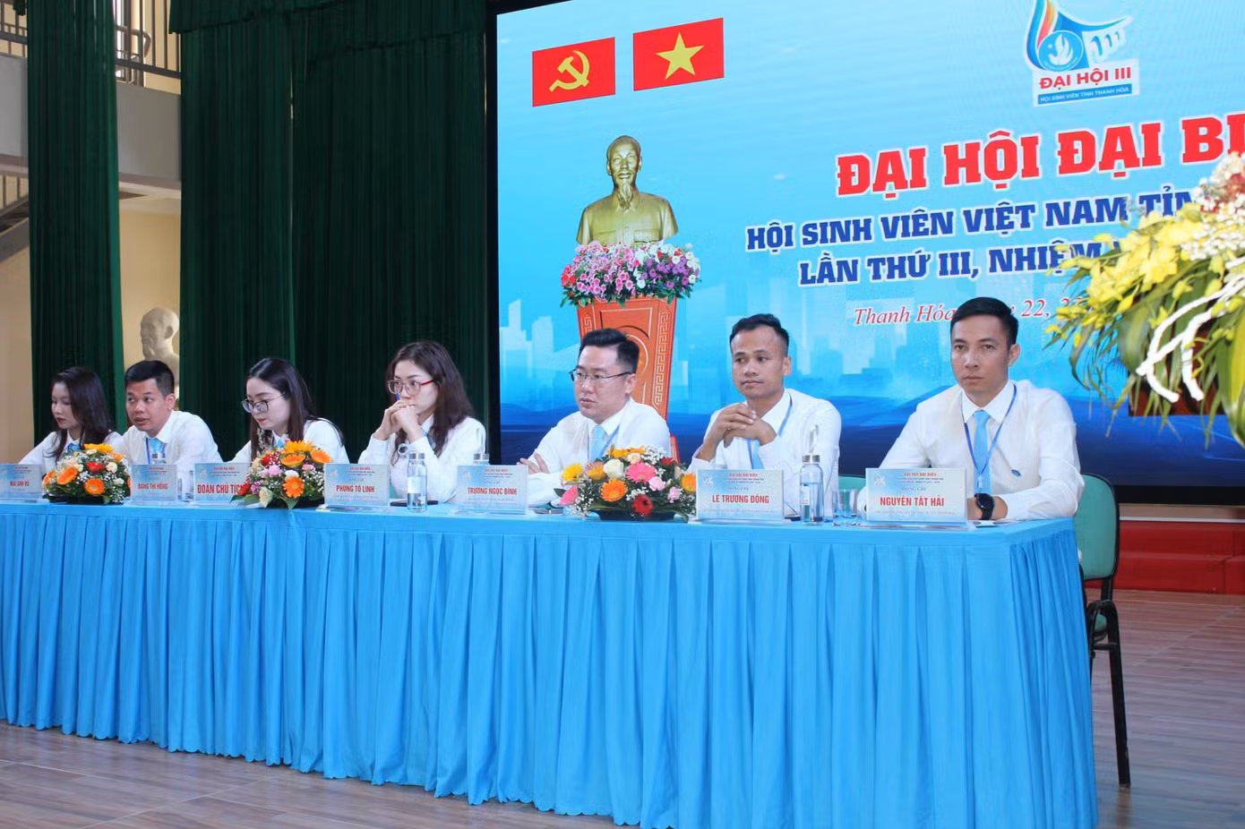 Đoàn Chủ tịch điều hành Đại hội.
