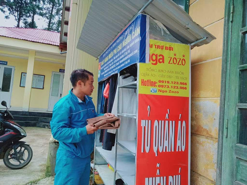 Tủ quần áo miễn phí dành cho bà con vùng cao của chàng trai Thào A Dê.