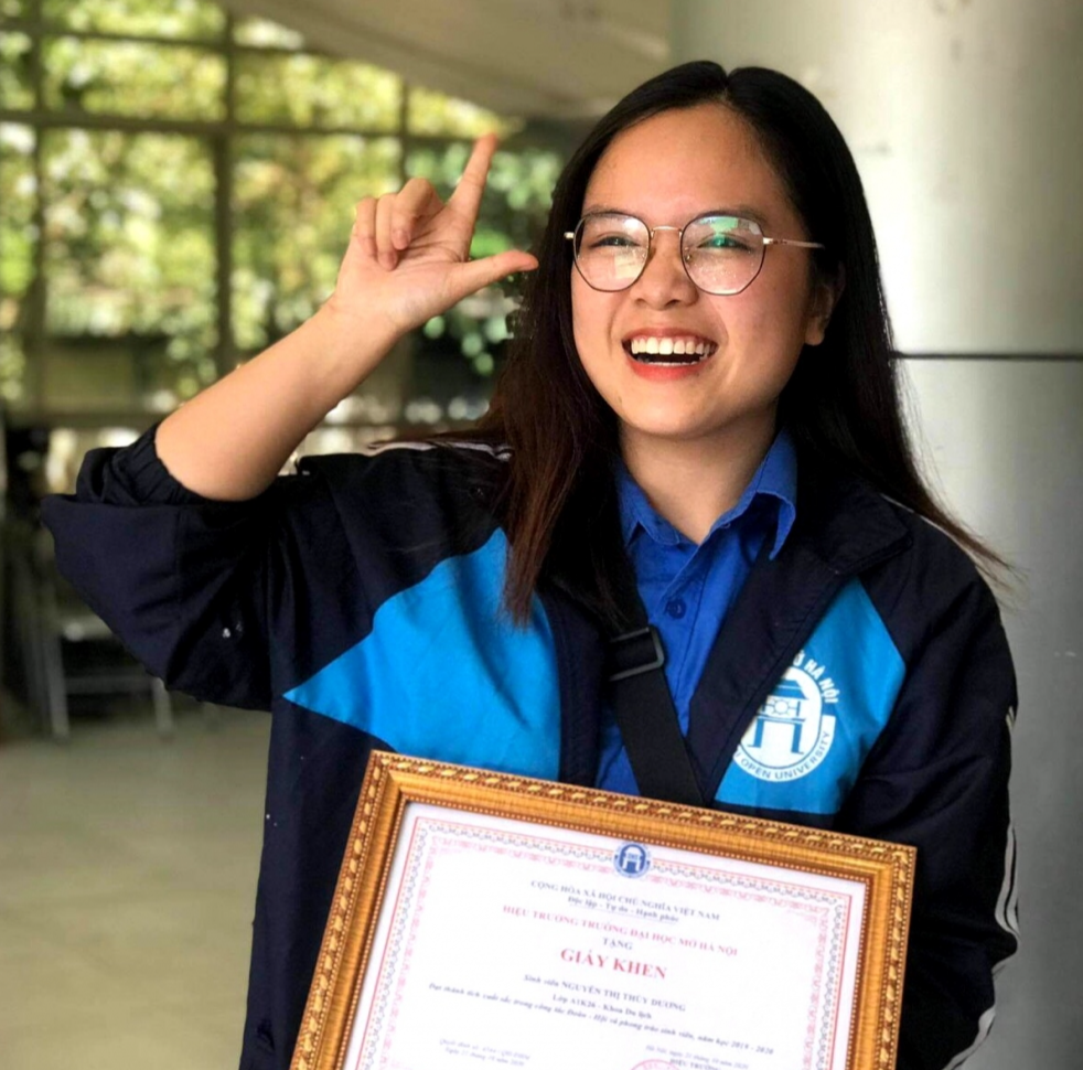 Thuỳ Dương được nhận nhiều giấy khen của khoa, trường
