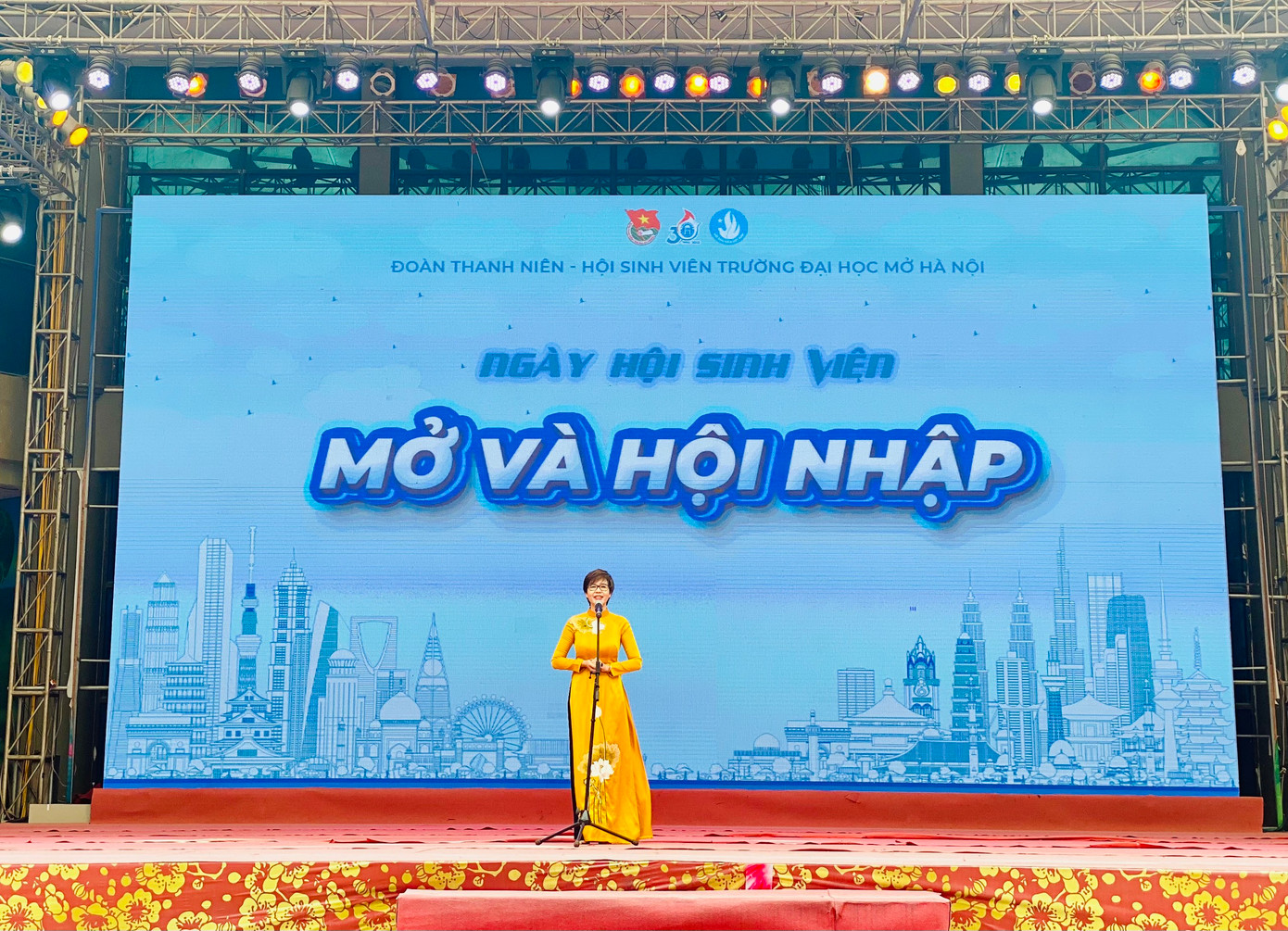 TS Nguyễn Minh Phương – Phó Hiệu trưởng trường ĐH Mở Hà Nội phát biểu tại chương trình. TS Nguyễn Minh Phương – Phó Hiệu trưởng trường ĐH Mở Hà Nội phát biểu tại chương trình.