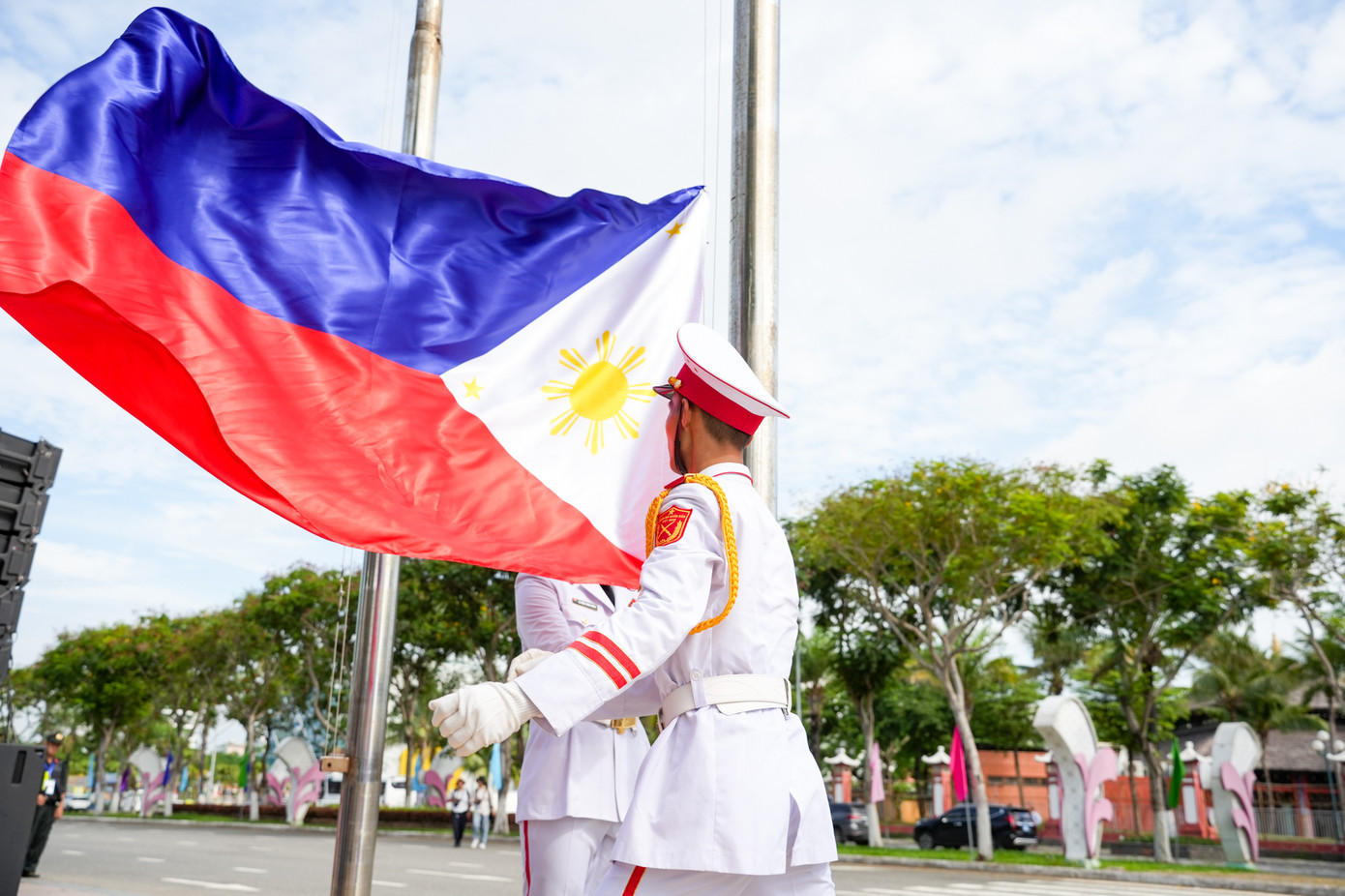 Tại buổi lễ, quốc kỳ các nước đã được kéo lên và sẽ tung bay trong suốt thời gian diễn ra Đại hội.