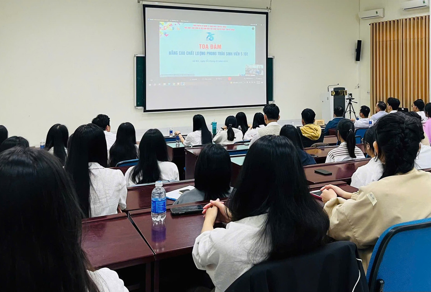 Tọa đàm được triển khai với quy mô toàn quốc, kết nối 30 điểm cầu trực tuyến của Hội Sinh viên cấp Tỉnh, Hội Sinh viên ngoài nước và 25 điểm cầu của Hội Sinh viên cấp Trường, với sự tham gia của hơn 3.200 đại biểu. Tọa đàm được triển khai với quy mô toàn quốc, kết nối 30 điểm cầu trực tuyến của Hội Sinh viên cấp Tỉnh, Hội Sinh viên ngoài nước và 25 điểm cầu của Hội Sinh viên cấp Trường, với sự tham gia của hơn 3.200 đại biểu.