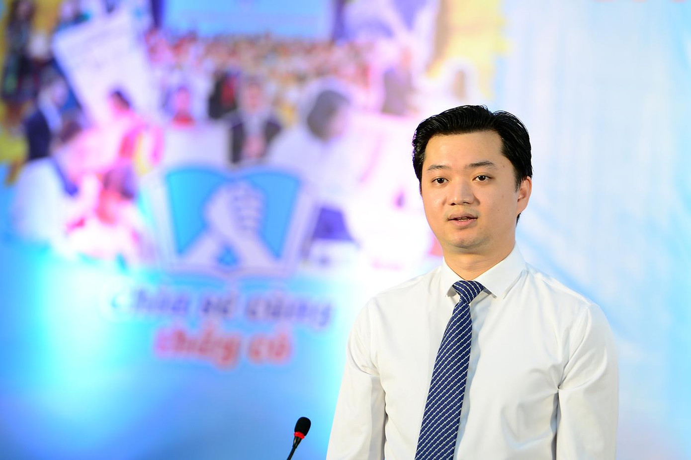 Anh Nguyễn Minh Triết – Bí thư T.Ư Đoàn, Chủ tịch T.Ư Hội Sinh viên Việt Nam động viên cùng các thầy, cô giáo trong chương trình. Ảnh: DƯƠNG TRIỀU Anh Nguyễn Minh Triết – Bí thư T.Ư Đoàn, Chủ tịch T.Ư Hội Sinh viên Việt Nam động viên cùng các thầy, cô giáo trong chương trình. Ảnh: DƯƠNG TRIỀU