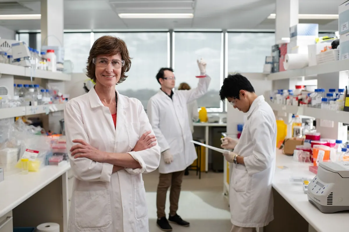 Phó giáo sư Erica Sloan đã có những nghiên cứu đột phá về mối quan hệ giữa stress và bệnh ung thư.