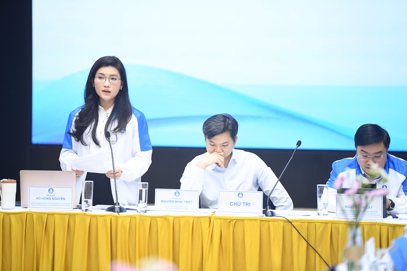 Chị Hồ Hồng Nguyên - Trưởng Ban Thanh niên trường học, T.Ư Đoàn, Phó Chủ tịch thường trực T.Ư Hội Sinh viên Việt Nam phát biểu kết luận Hội nghị.