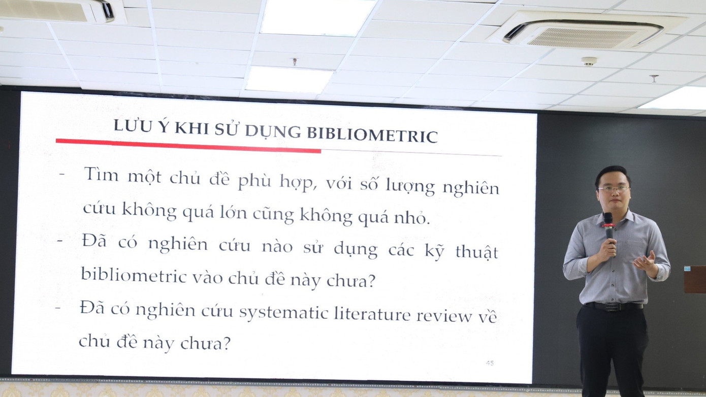 TS Phan Tấn Lực trên giảng đường. Ảnh: NVCC TS Phan Tấn Lực trên giảng đường. Ảnh: NVCC