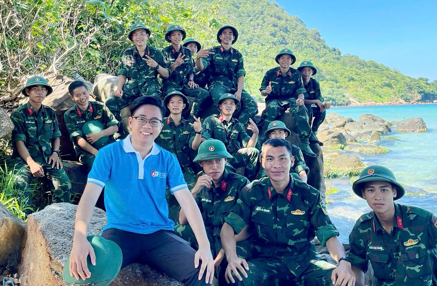 Việt Hoàng trên những hành trình ghi dấu ấn tuổi trẻ, lan toả. Ảnh: NVCC