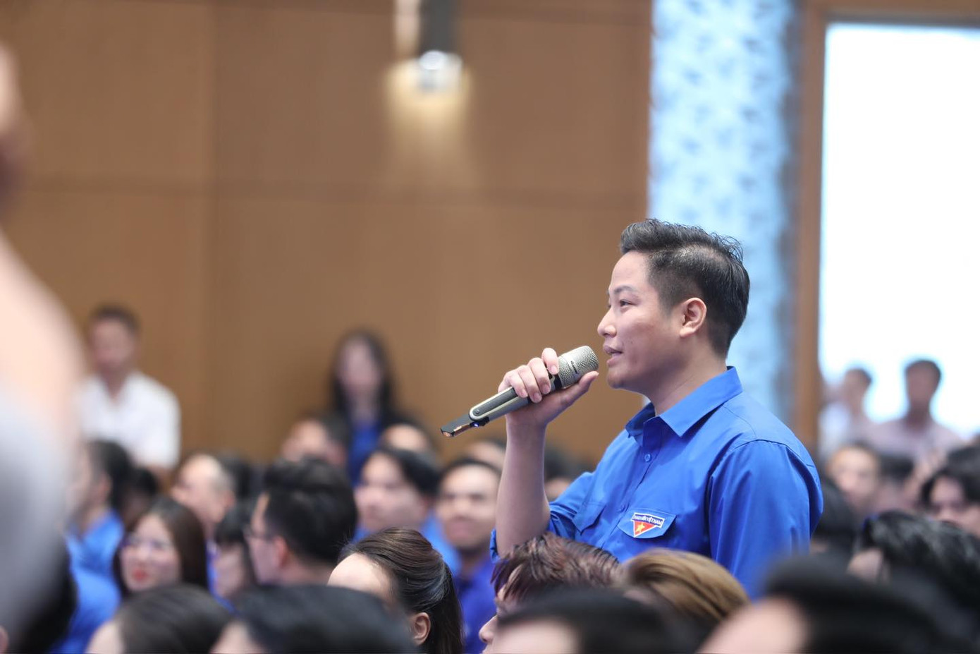 Các đại biểu thanh niên đặt câu hỏi tại chương trình. Các đại biểu thanh niên đặt câu hỏi tại chương trình.