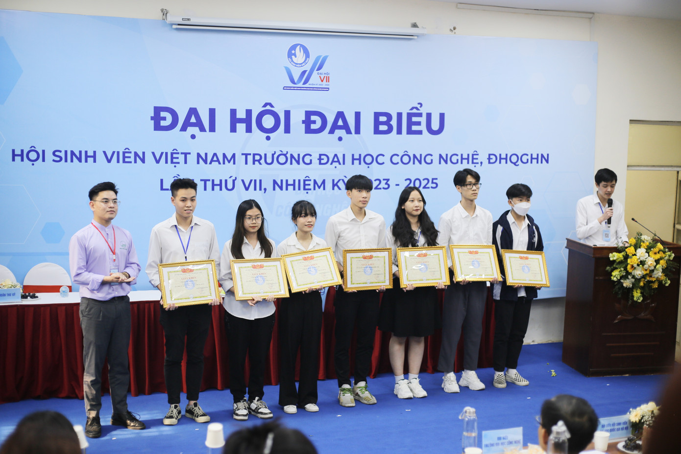 Khen thưởng tập thể, cá nhân trong nhiệm kỳ. Khen thưởng tập thể, cá nhân trong nhiệm kỳ.