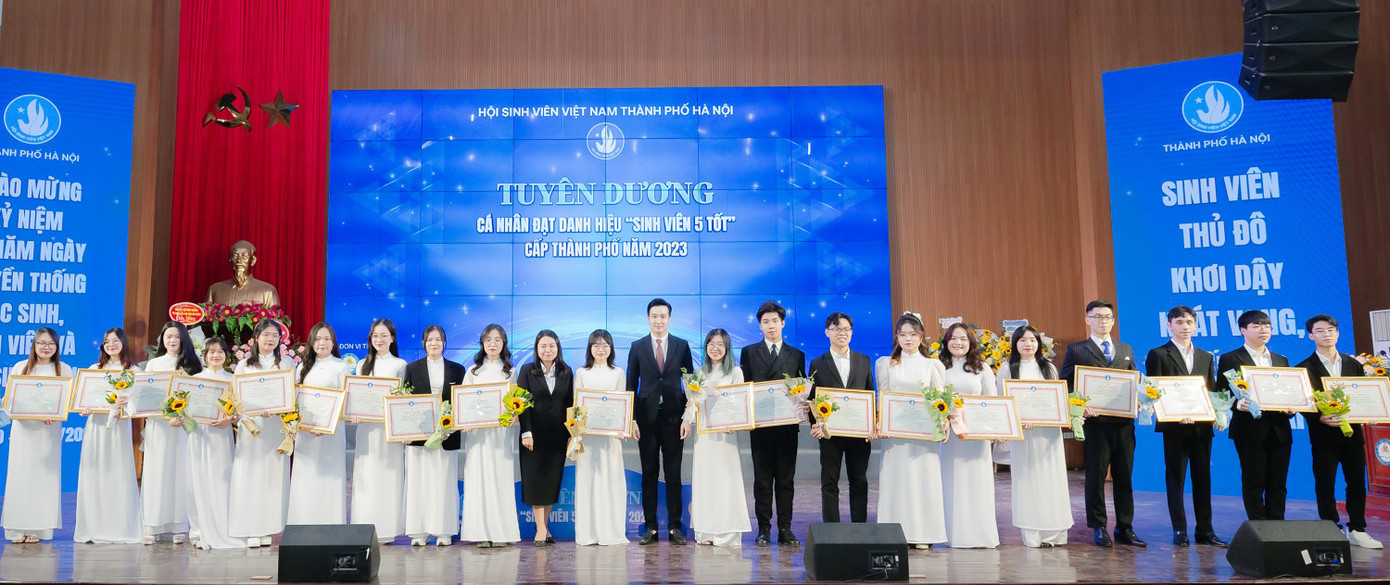 Hội Sinh viên TP. Hà Nội vinh danh 'Sinh viên 5 tốt' và 'Sao Tháng Giêng' năm 2023.