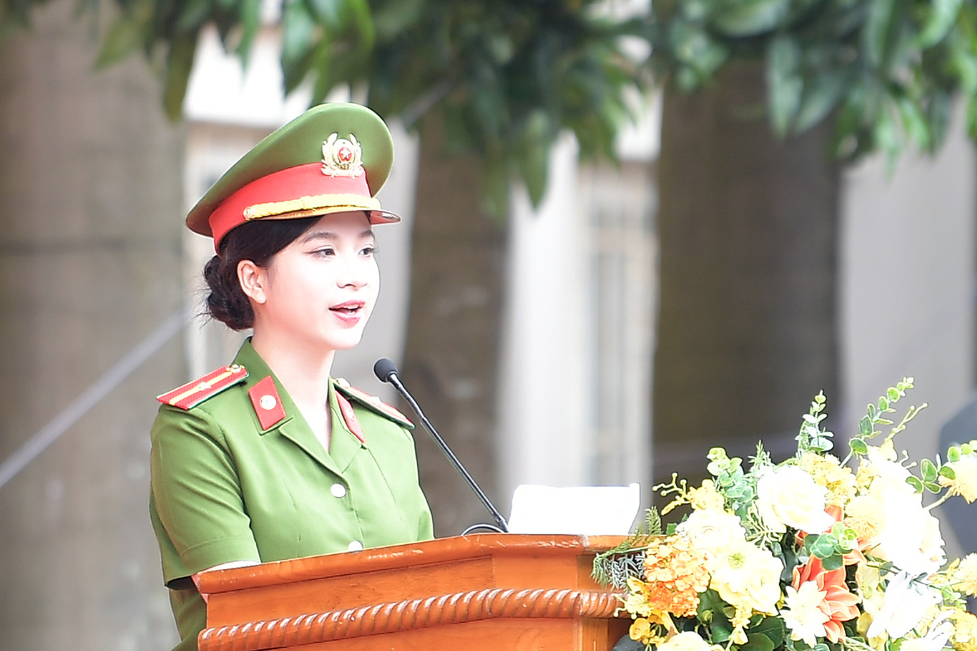Đinh Vân Anh, học viên lớp B8D chuyên ngành Trinh sát phòng, chống tội phạm về ma túy, chia sẻ tại Lễ tốt nghiệp. Đinh Vân Anh, học viên lớp B8D chuyên ngành Trinh sát phòng, chống tội phạm về ma túy, chia sẻ tại Lễ tốt nghiệp.
