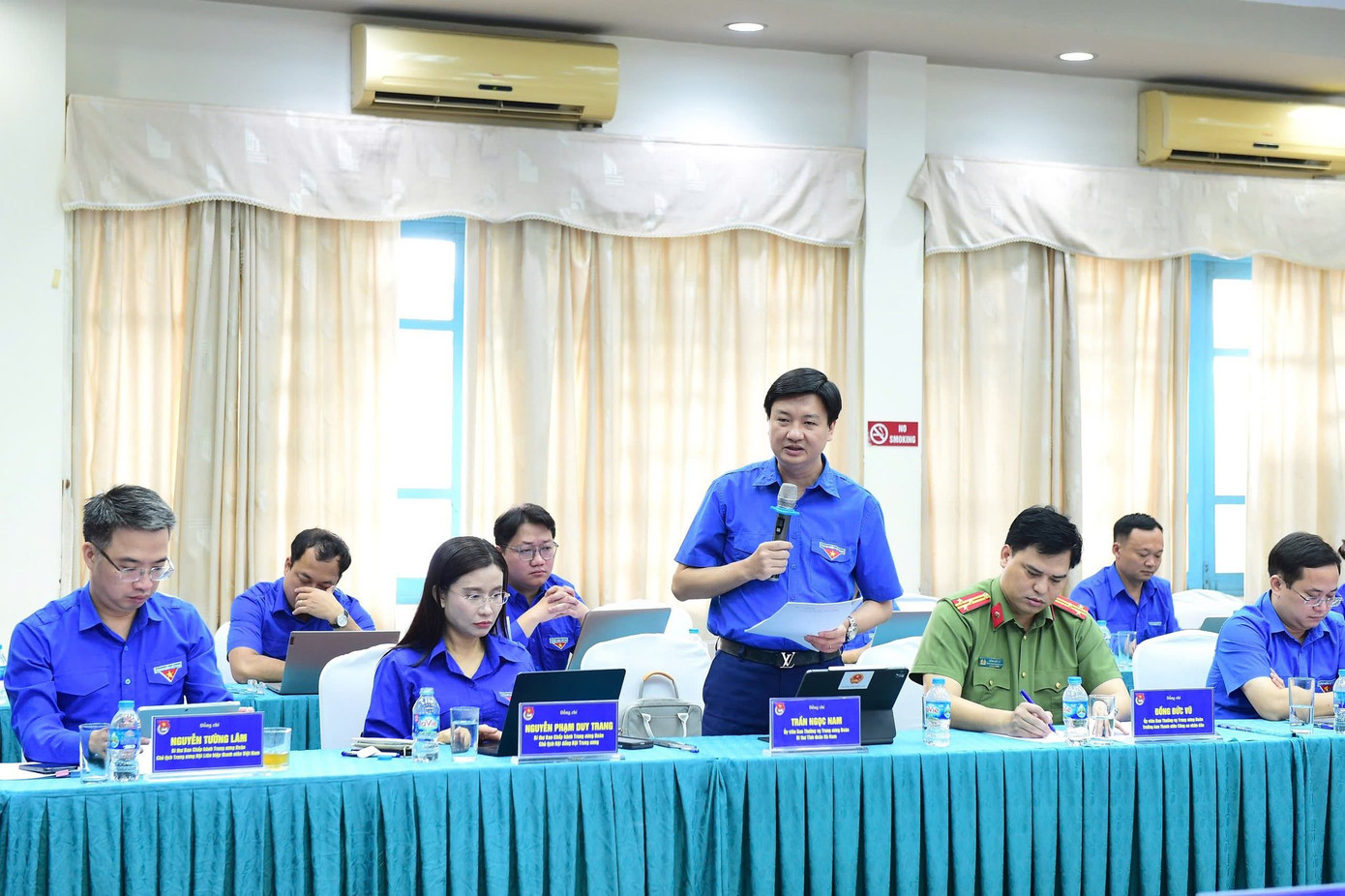 Các đại biểu phát biểu ý kiến tại Hội nghị.