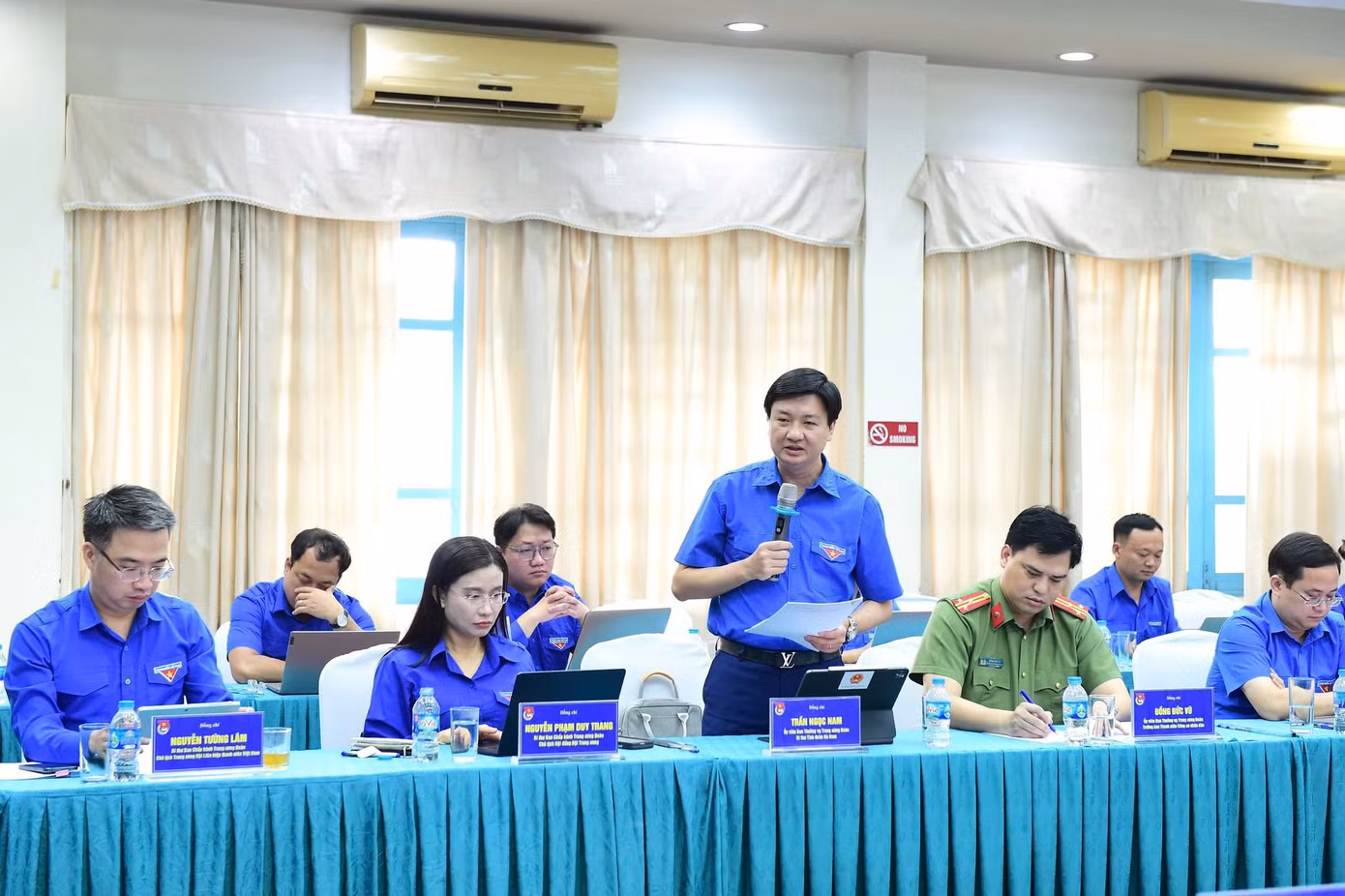 Các đại biểu phát biểu ý kiến tại Hội nghị.