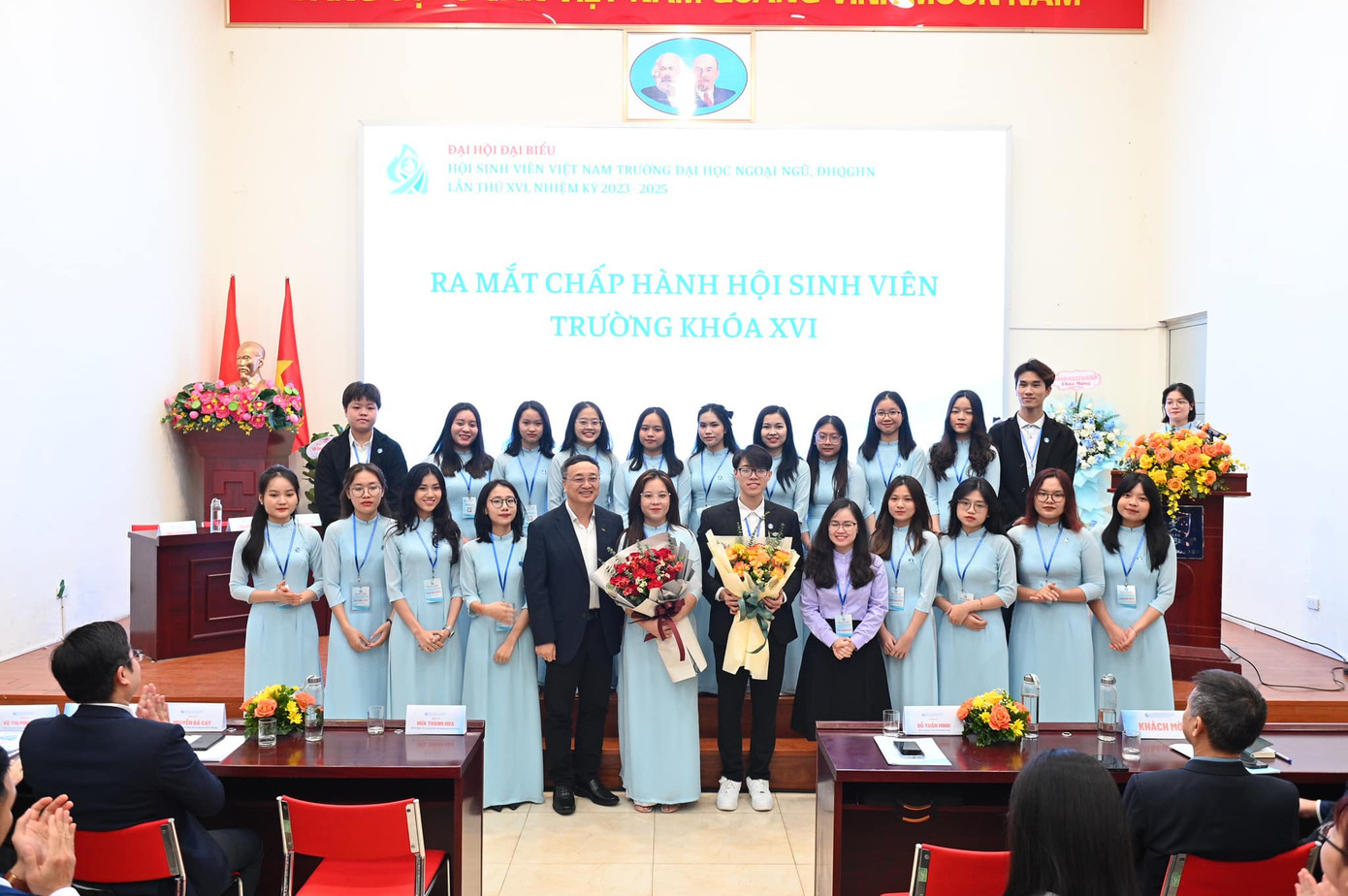 Ra mắt BCH Hội sinh viên trường ĐH Ngoại ngữ (ĐHQG Hà Nội). Ra mắt BCH Hội sinh viên trường ĐH Ngoại ngữ (ĐHQG Hà Nội).