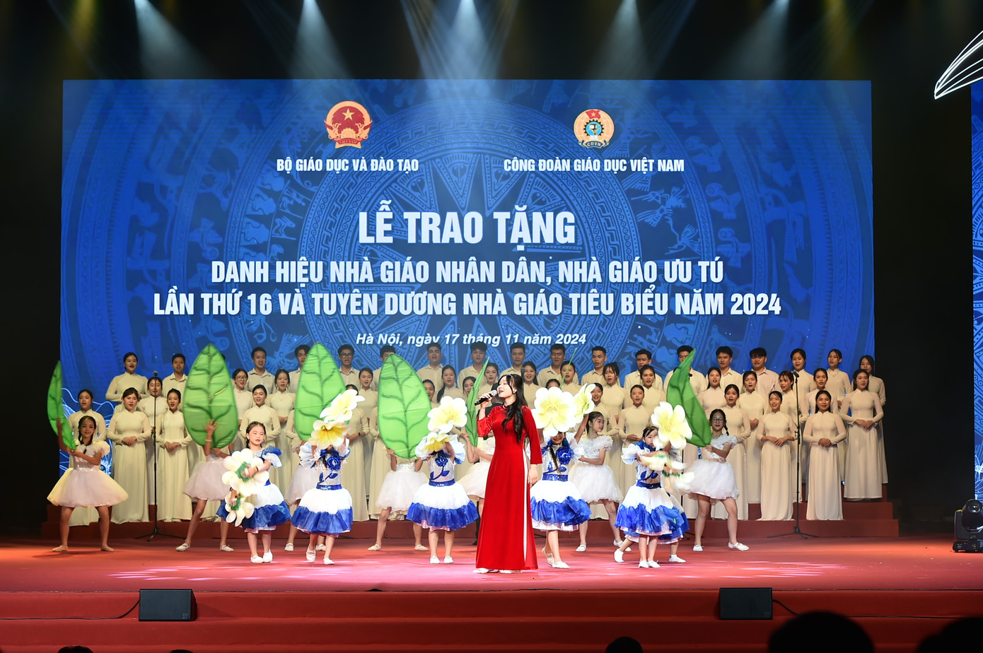 Khắc hoạ lại hình ảnh các Nhà giáo tiêu biểu năm 2024. Khắc hoạ lại hình ảnh các Nhà giáo tiêu biểu năm 2024.