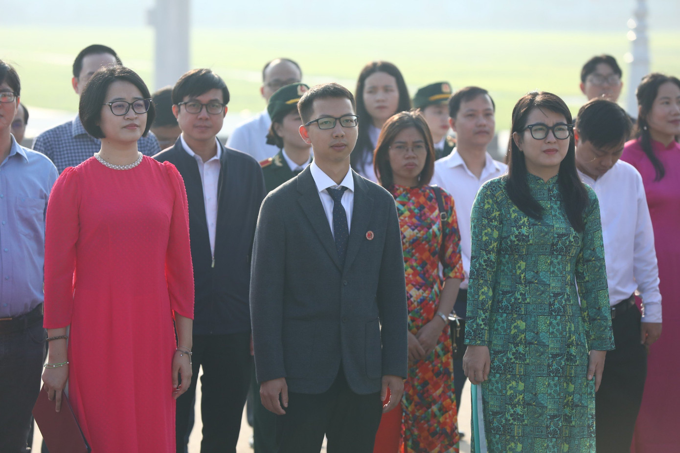 Anh Ngô Văn Cương - Bí thư T.Ư Đoàn, Chủ nhiệm Ủy ban Kiểm tra T.Ư Đoàn cùng các đại biểu báo công tại Lăng Chủ tịch Hồ Chí Minh.