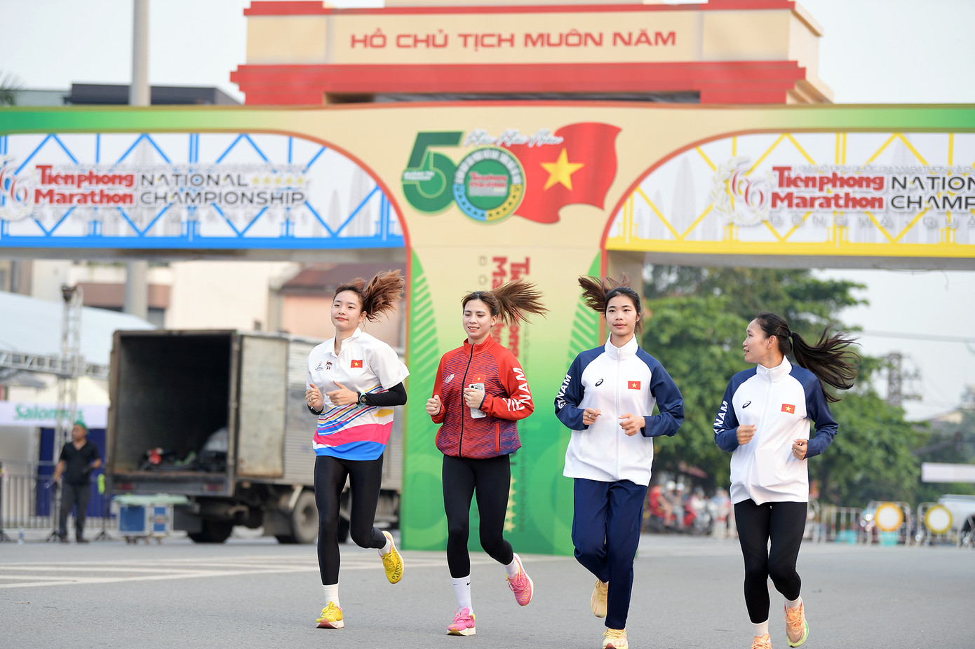 Bên cạnh những vận động viên mới đặt chân đến Quảng Trị, một số đoàn đã có mặt từ sớm để làm quen với thời tiết và địa hình. Đặc biệt, nhóm vận động viên đến từ Thái Bình và Hà Nam đã di chuyển vào Đông Hà từ ngày 24/3 để tập luyện, chuẩn bị cho cuộc đua.