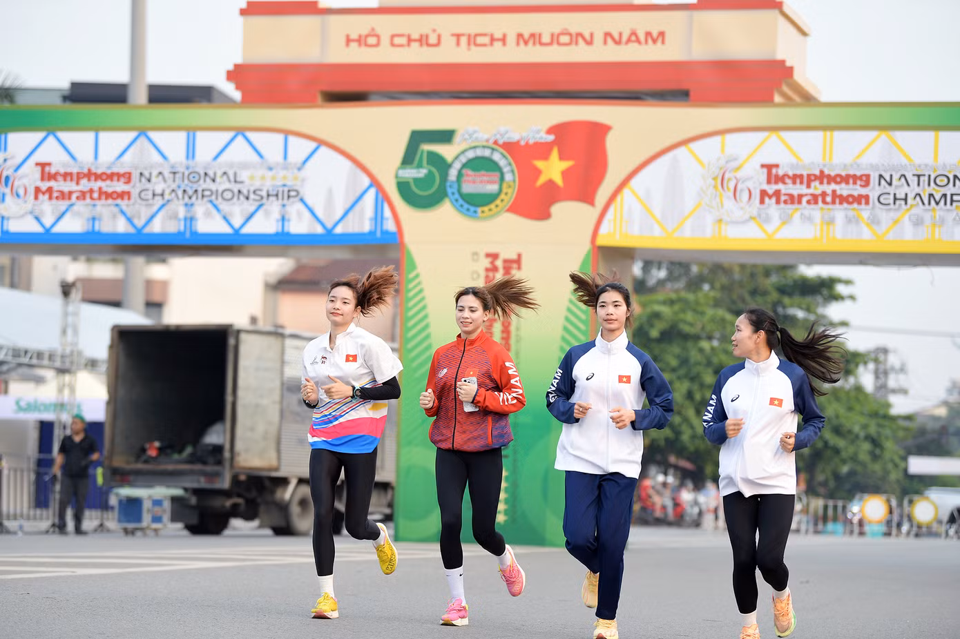 Bên cạnh những vận động viên mới đặt chân đến Quảng Trị, một số đoàn đã có mặt từ sớm để làm quen với thời tiết và địa hình. Đặc biệt, nhóm vận động viên đến từ Thái Bình và Hà Nam đã di chuyển vào Đông Hà từ ngày 24/3 để tập luyện, chuẩn bị cho cuộc đua.