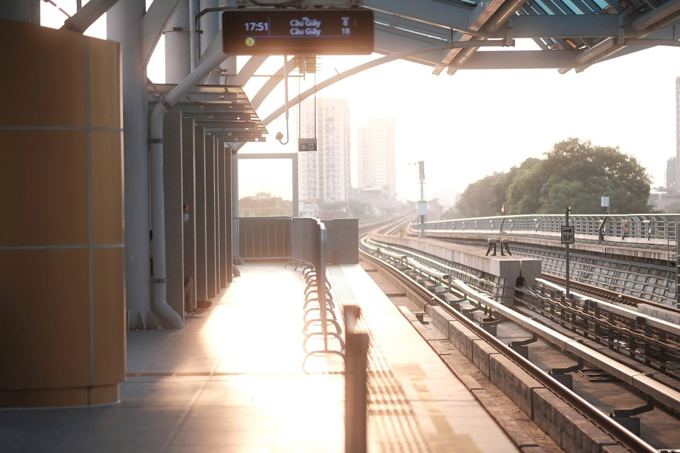 Không gian hiện đại tại nhà ga tuyến tàu điện trên cao Nhổn - Ga Hà Nội. Không gian hiện đại tại nhà ga tuyến tàu điện trên cao Nhổn - Ga Hà Nội.