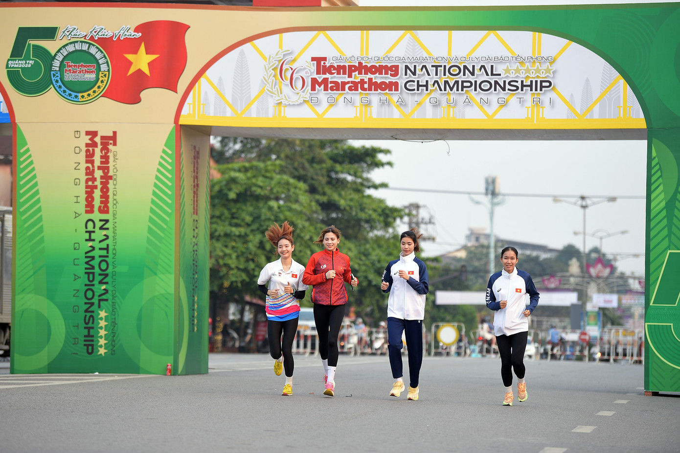 Bên cạnh những vận động viên mới đặt chân đến Quảng Trị, một số đoàn đã có mặt từ sớm để làm quen với thời tiết và địa hình. Đặc biệt, nhóm vận động viên đến từ Thái Bình và Hà Nam đã di chuyển vào Đông Hà từ ngày 24/3 để tập luyện, chuẩn bị cho cuộc đua.