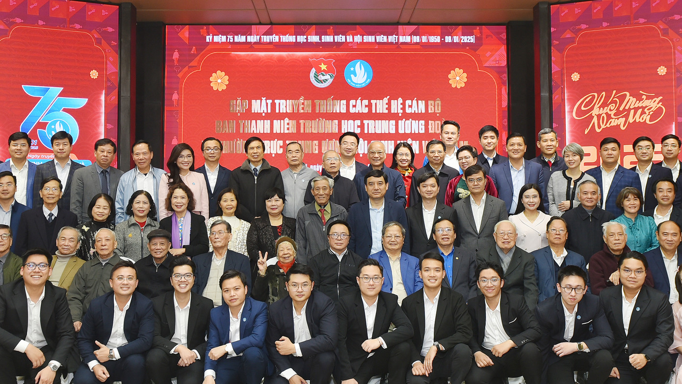 Các đại biểu tham dự chương trình. Các đại biểu tham dự chương trình.