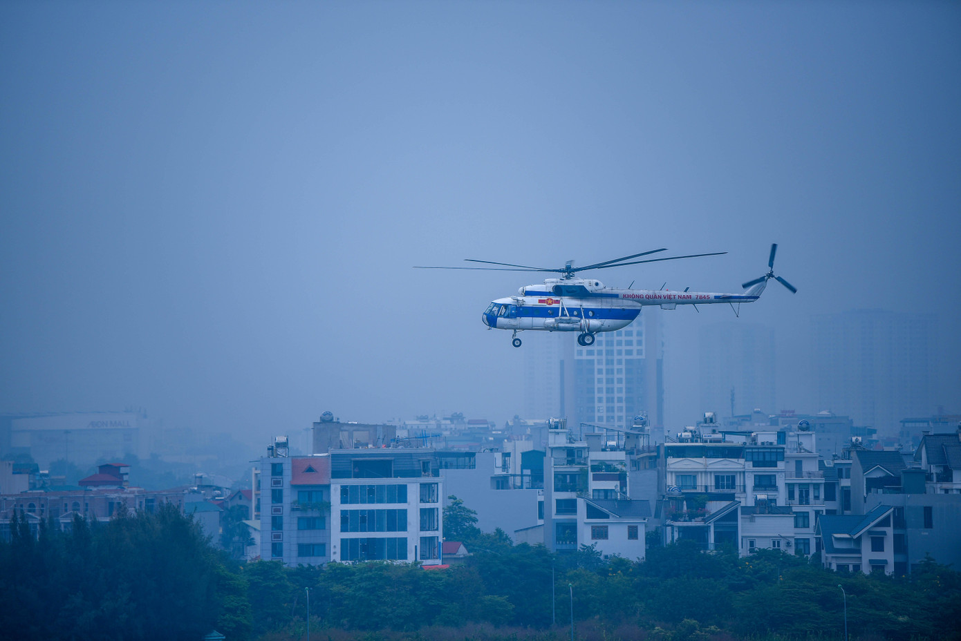 Những chiếc trực thăng trình diễn thuộc dòng máy bay Mi-171 và Mi-17. Những chiếc trực thăng trình diễn thuộc dòng máy bay Mi-171 và Mi-17.