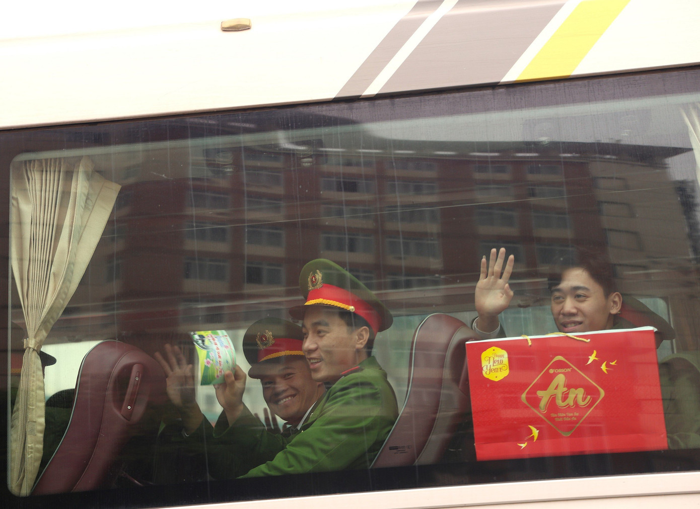 Những chuyến xe miễn phí dành cho học viên về quê đón Tết. Những chuyến xe miễn phí dành cho học viên về quê đón Tết.