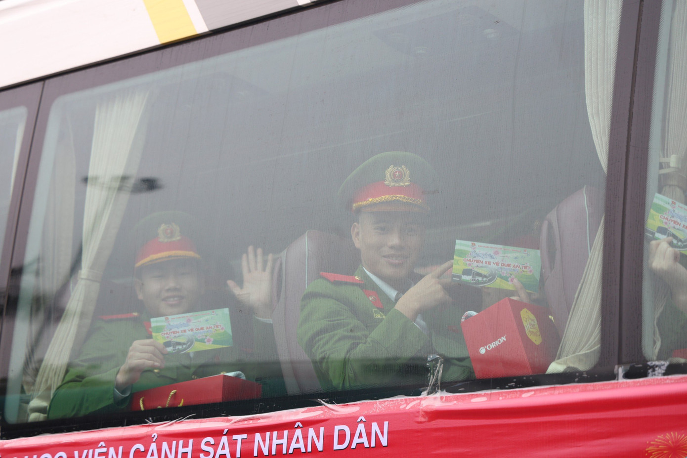 Những chuyến xe miễn phí dành cho học viên về quê đón Tết. Những chuyến xe miễn phí dành cho học viên về quê đón Tết.