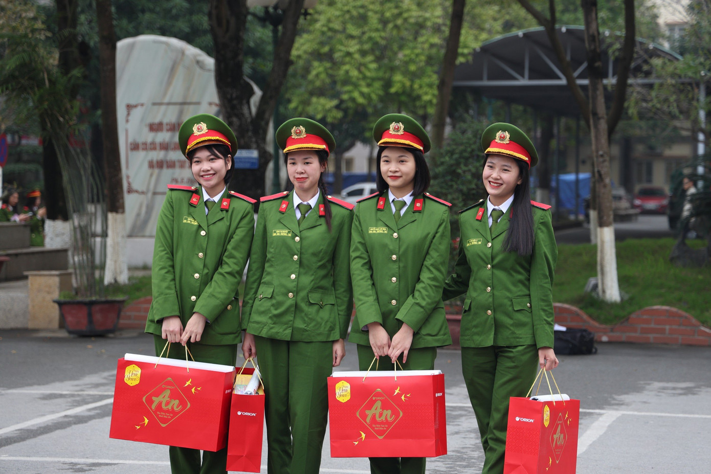 Những chuyến xe miễn phí dành cho học viên về quê đón Tết. Những chuyến xe miễn phí dành cho học viên về quê đón Tết.