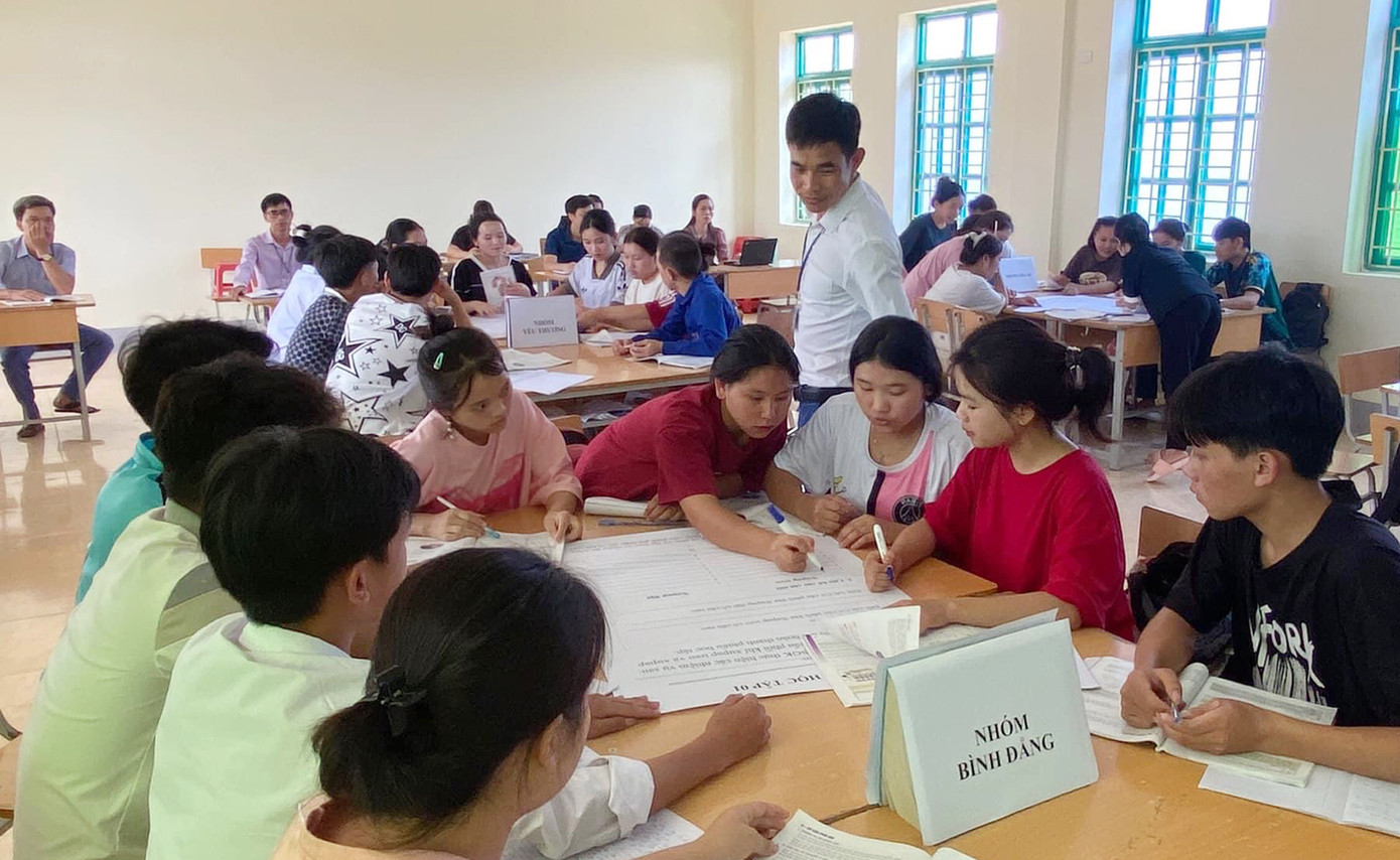 Hoạt động dạy học đổi mới phương pháp mẫu của thầy giáo Vì Văn Chuẩn cho học sinh và giáo viên.