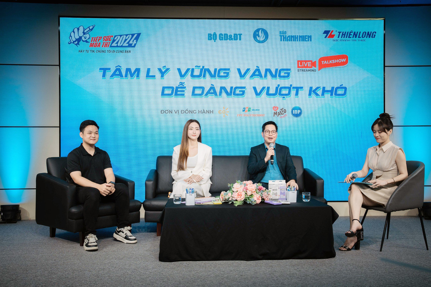 Ngoài ra, 'Tiếp sức mùa thi' 2025 còn có sự hỗ trợ từ các chuyên gia tâm lý giáo dục đồng hành cùng sĩ tử và phụ huynh trong suốt kỳ thi. Ngoài ra, 'Tiếp sức mùa thi' 2025 còn có sự hỗ trợ từ các chuyên gia tâm lý giáo dục đồng hành cùng sĩ tử và phụ huynh trong suốt kỳ thi.