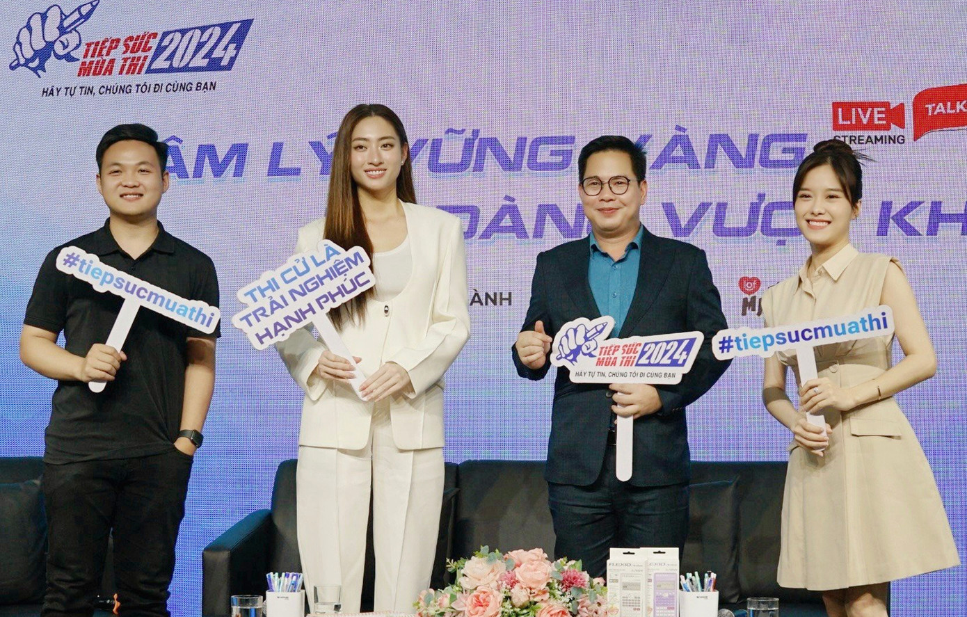 Các đại sứ tham gia chương trình. Các đại sứ tham gia chương trình.