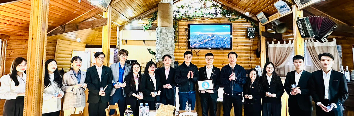 Bí thư thứ nhất T.Ư Đoàn gặp mặt và tặng quà Ban cán sự Đoàn, BCH lâm thời Hội Sinh viên Việt Nam tại Nga. Bí thư thứ nhất T.Ư Đoàn gặp mặt và tặng quà Ban cán sự Đoàn, BCH lâm thời Hội Sinh viên Việt Nam tại Nga.