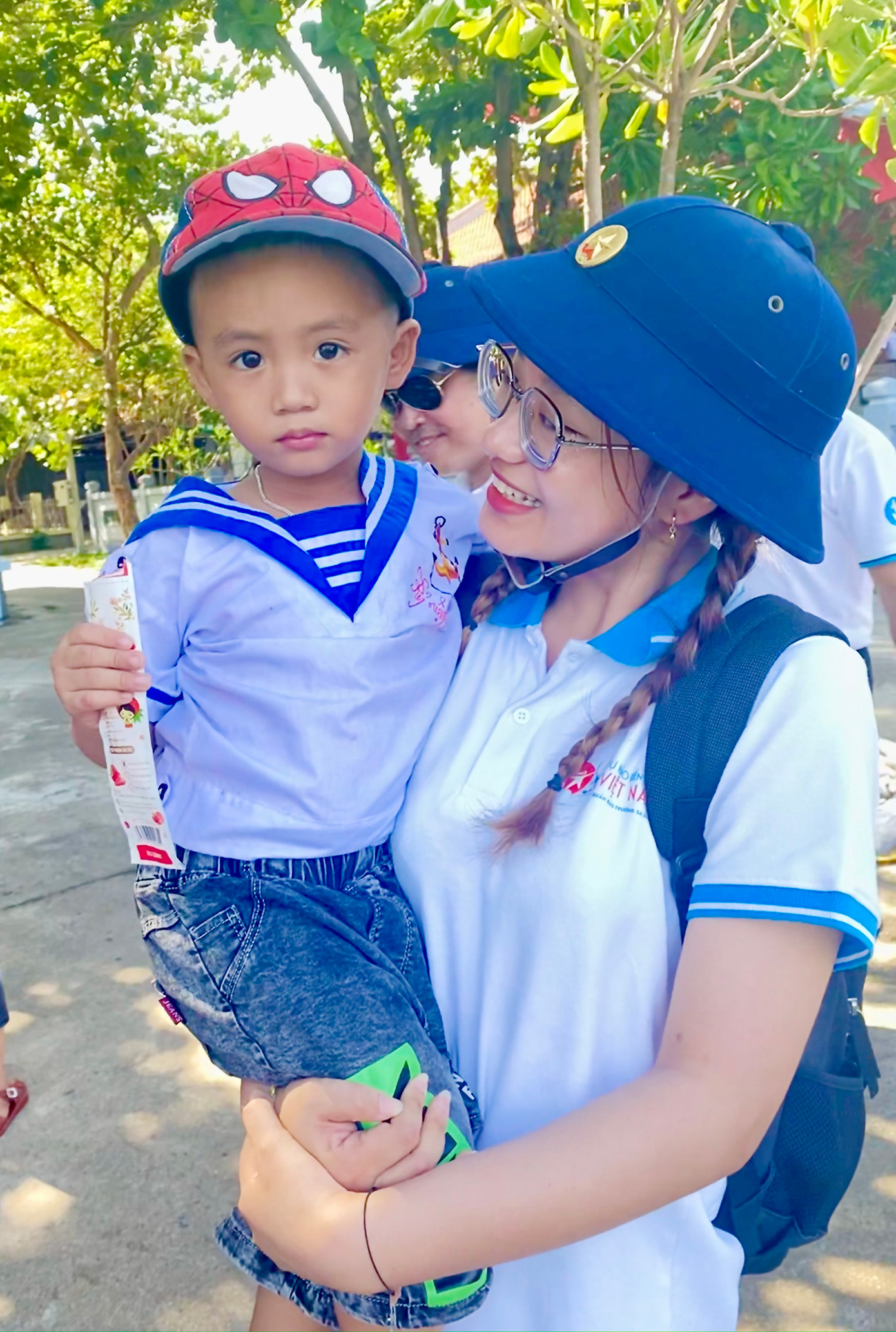 Nữ sinh ĐH Đà Nẵng thường xuyên tham gia các hoạt động tình nguyện. Ảnh: NVCC Nữ sinh ĐH Đà Nẵng thường xuyên tham gia các hoạt động tình nguyện. Ảnh: NVCC