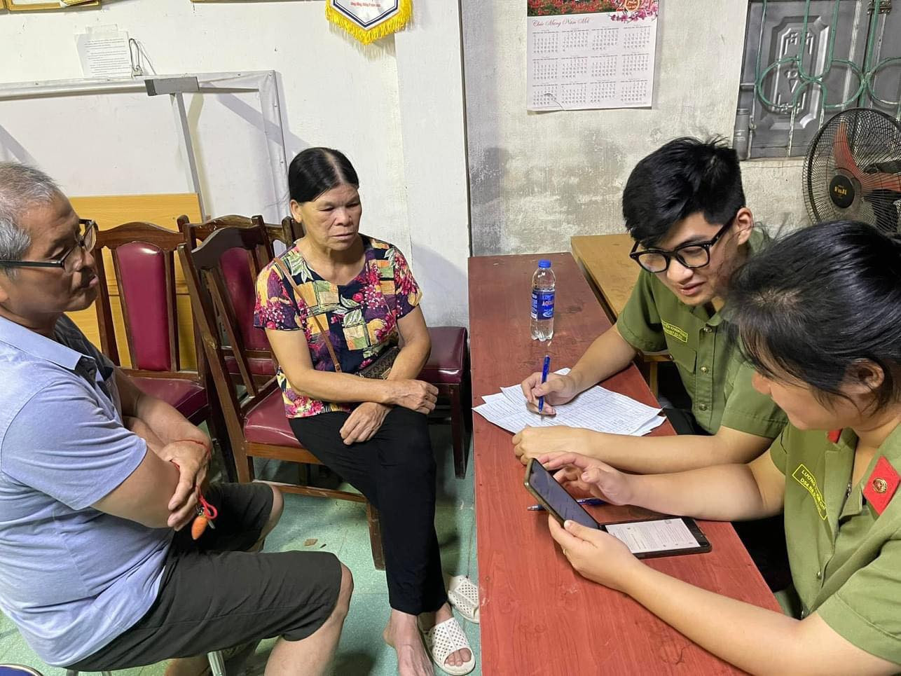 Đoàn Thanh niên Học viện An ninh Nhân dân hỗ trợ kích hoạt tài khoản định danh điện tử mức 1, mức 2.