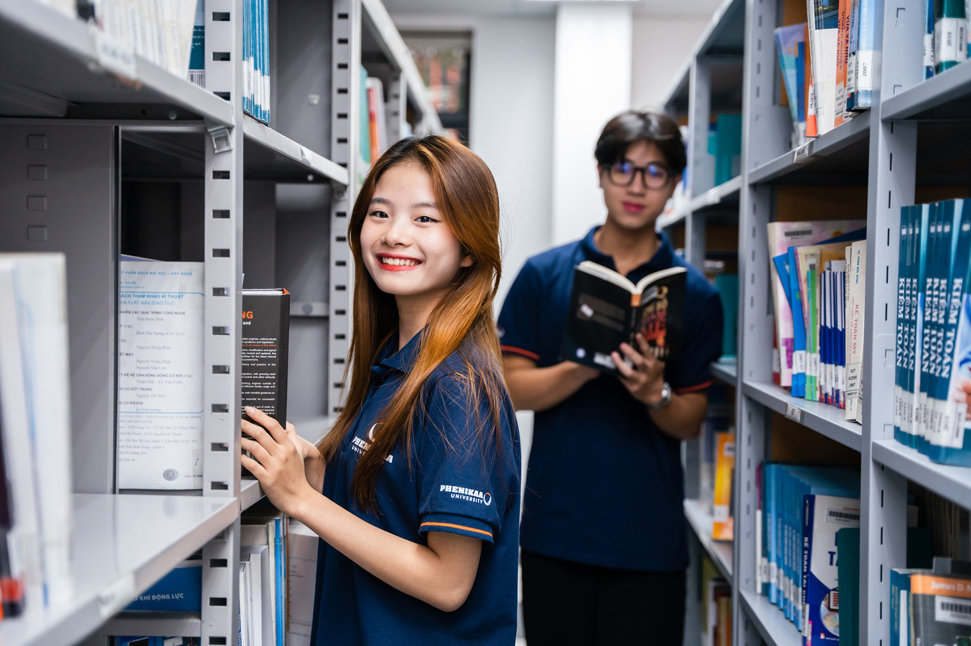 Nhiều sinh viên trường ĐH Phenikaa chọn thư viện trường là điểm đến tránh nóng lý tưởng. Nhiều sinh viên trường ĐH Phenikaa chọn thư viện trường là điểm đến tránh nóng lý tưởng.