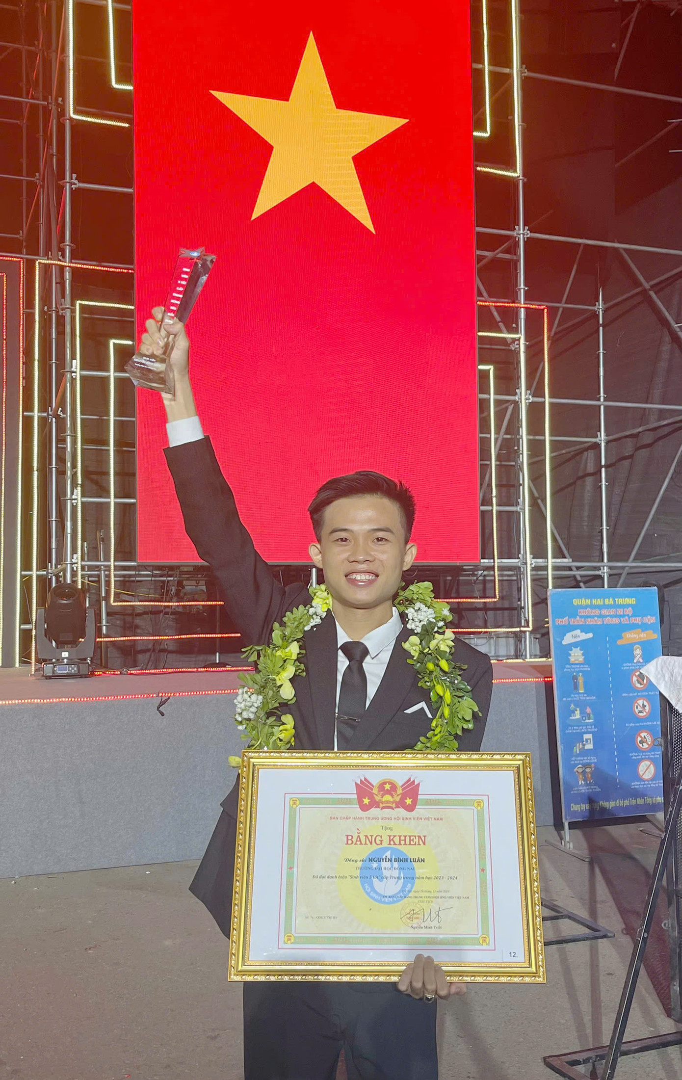 Nguyễn Bình Luân (trường ĐH Đồng Nai) là một thủ lĩnh Đoàn năng động và một nhà nghiên cứu trẻ đầy triển vọng. Ảnh: NVCC