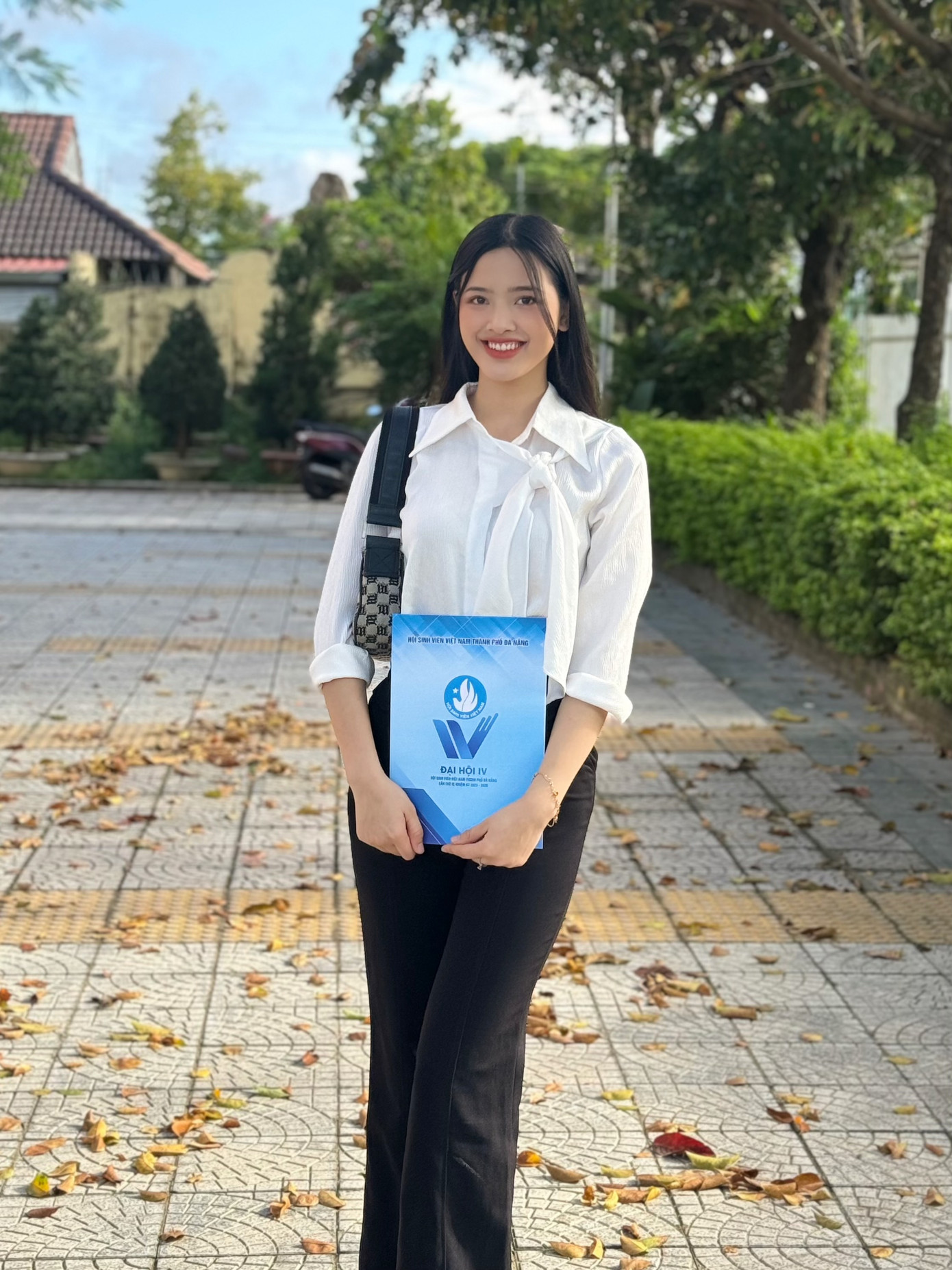 Á khôi Sinh viên ĐH Đà Nẵng, với bảng thành tích đáng ngưỡng mộ.