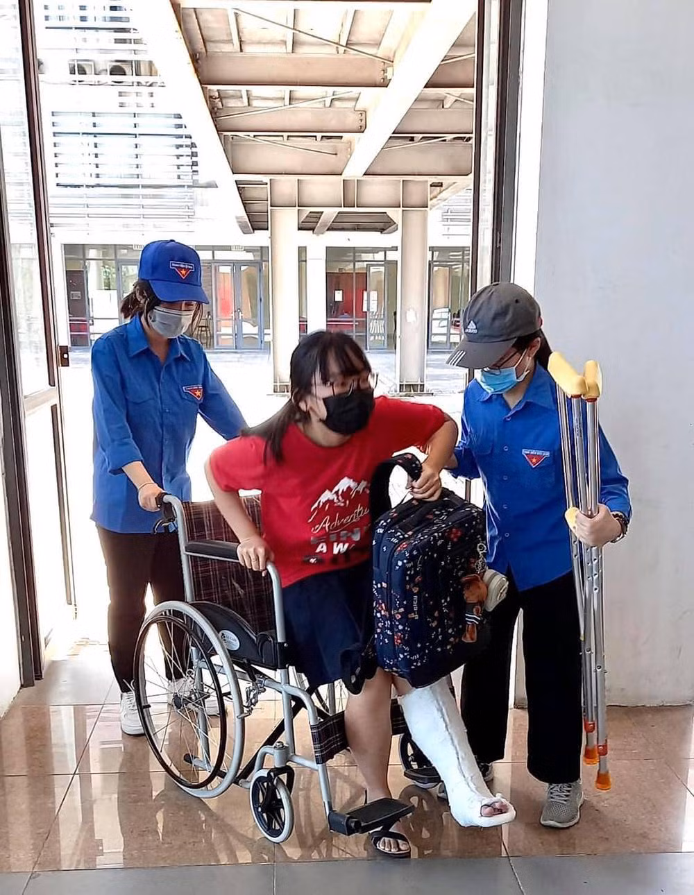 Hỗ trợ thí sinh và người nhà di chuyển đến các điểm thi được thuận lợi.