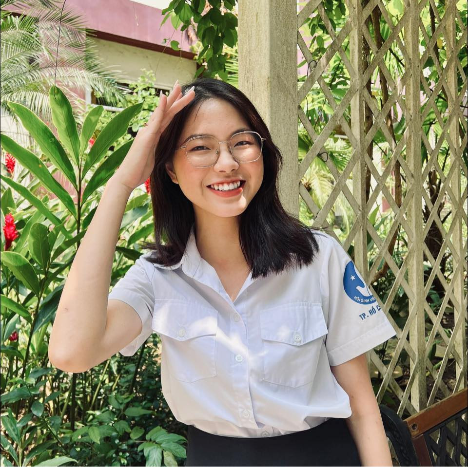Bạn Nguyễn Thị Châu Anh - Phó chủ tịch Hội Sinh viên TP. HCM, Chủ tịch Hội Sinh viên trường ĐH Quốc tế (ĐHQG TP. HCM), đặt câu hỏi.