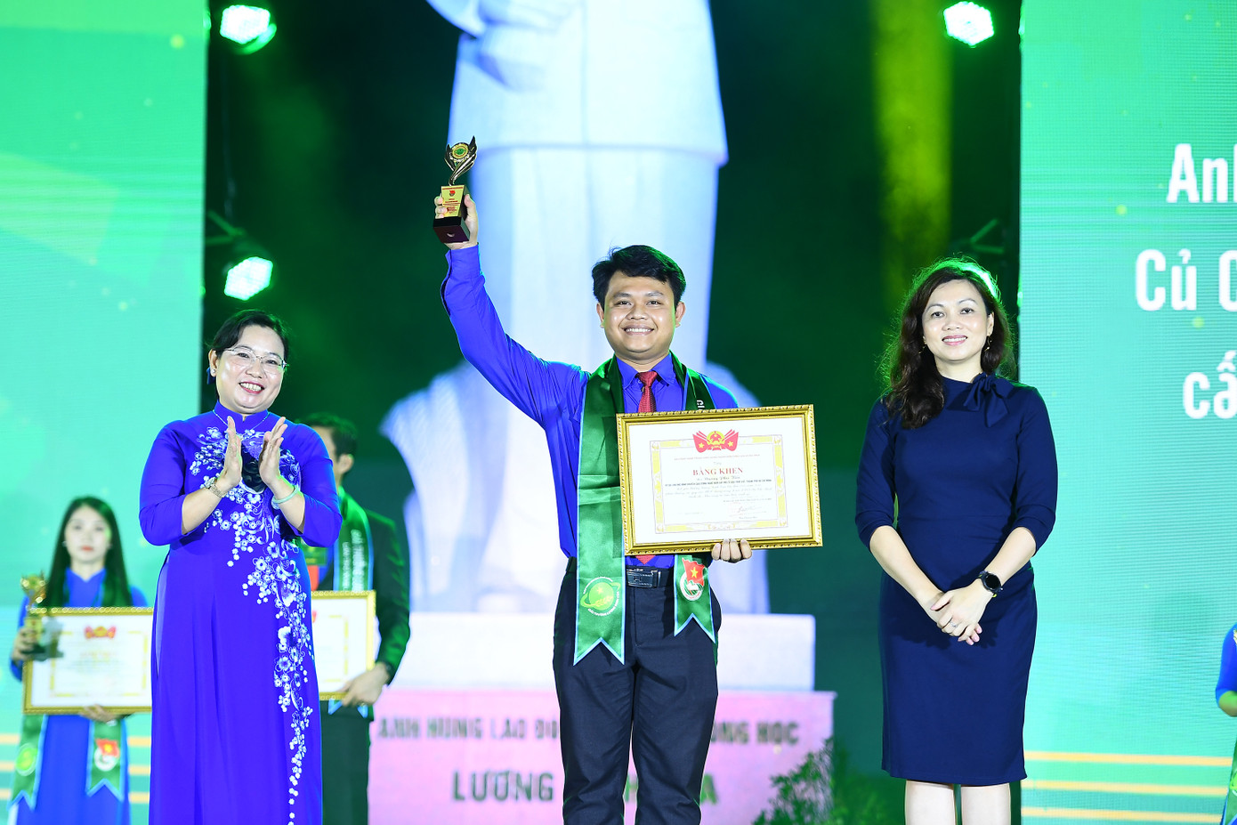 Các gương thanh niên nhận Giải thưởng Lương ĐỊnh Của năm 2023.